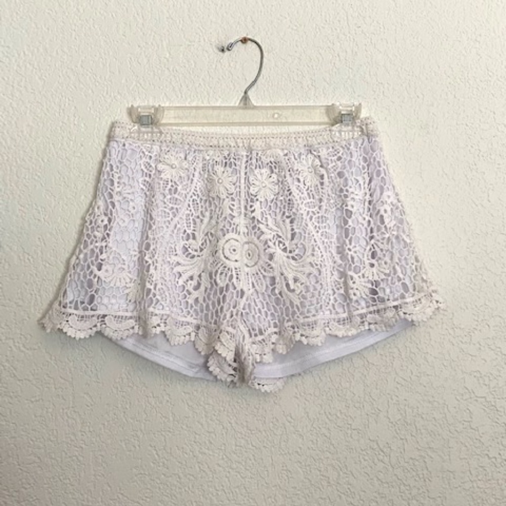 Paper Heart | LF White Floral Lace Shorts Medium